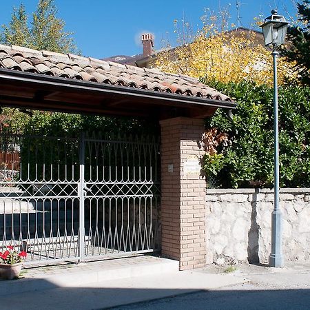 Appartamenti De Sanctis Вилета Бареа Екстериор снимка